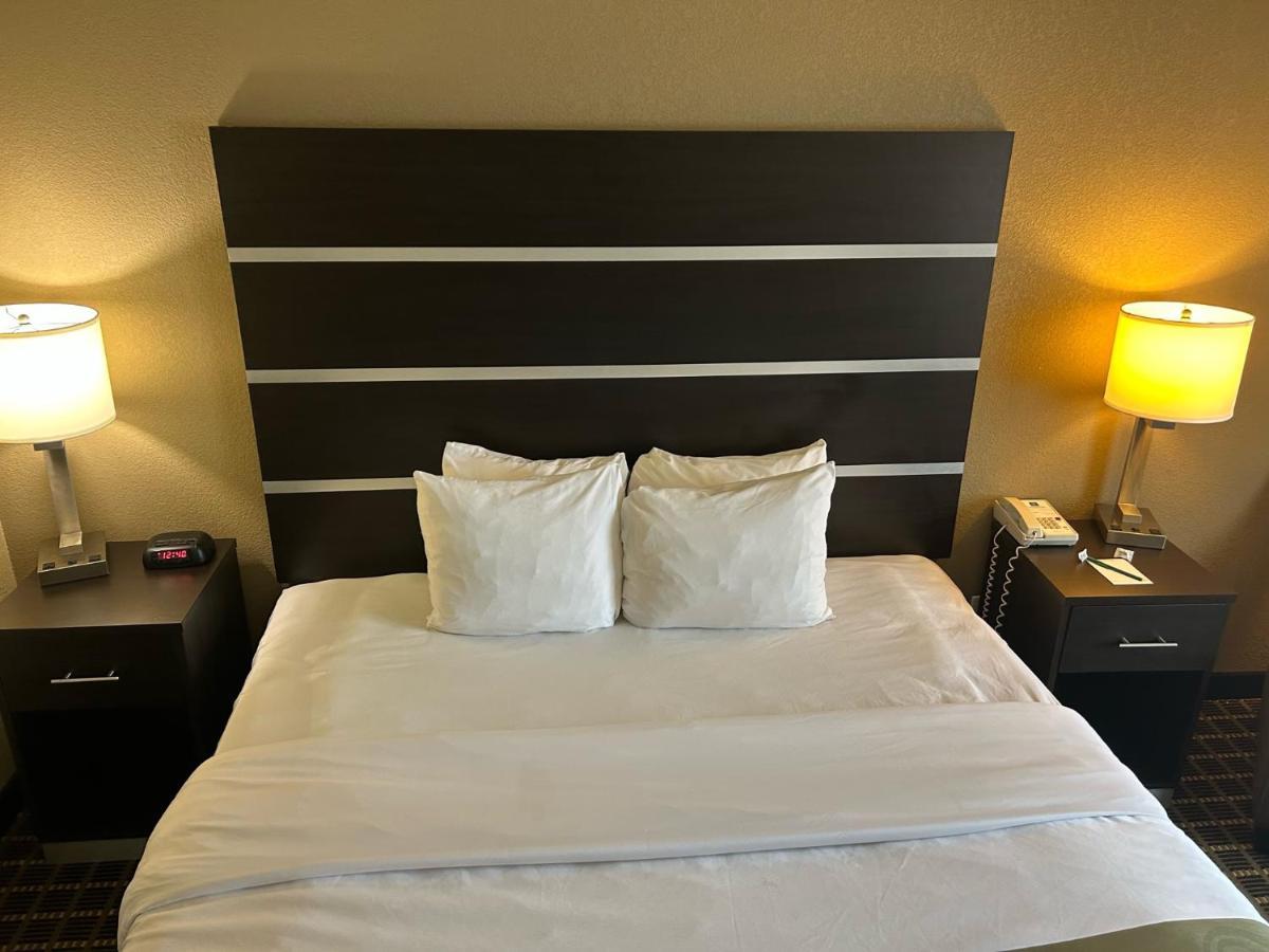 Quality Inn & Suites Μπράντφορντ Εξωτερικό φωτογραφία