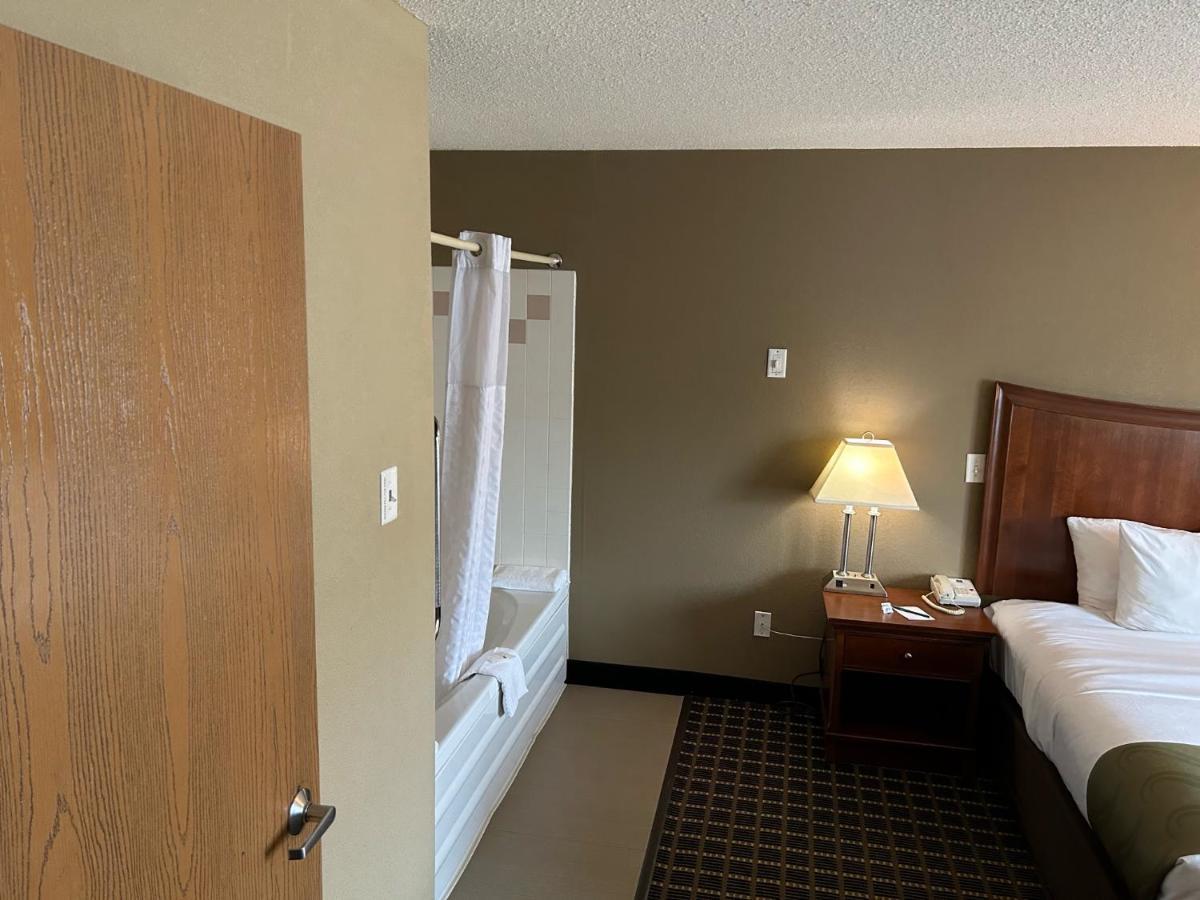 Quality Inn & Suites Μπράντφορντ Εξωτερικό φωτογραφία
