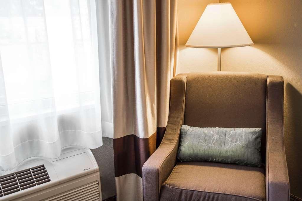 Quality Inn & Suites Μπράντφορντ Δωμάτιο φωτογραφία