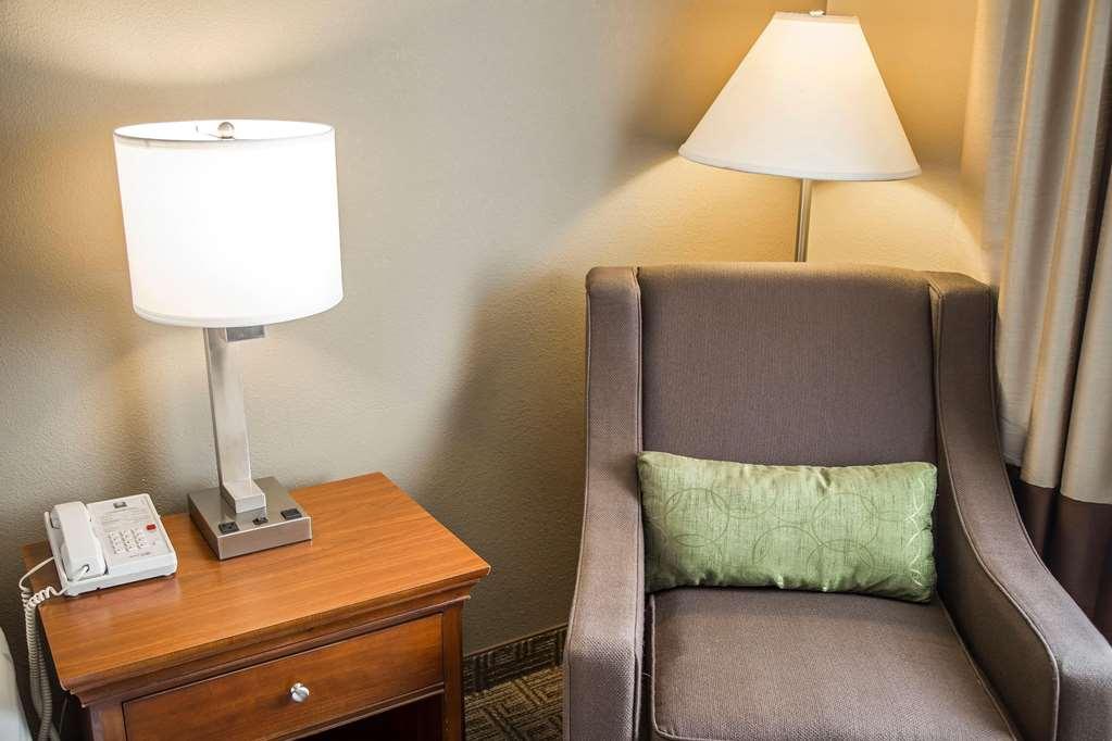 Quality Inn & Suites Μπράντφορντ Δωμάτιο φωτογραφία