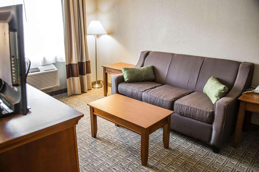 Quality Inn & Suites Μπράντφορντ Δωμάτιο φωτογραφία