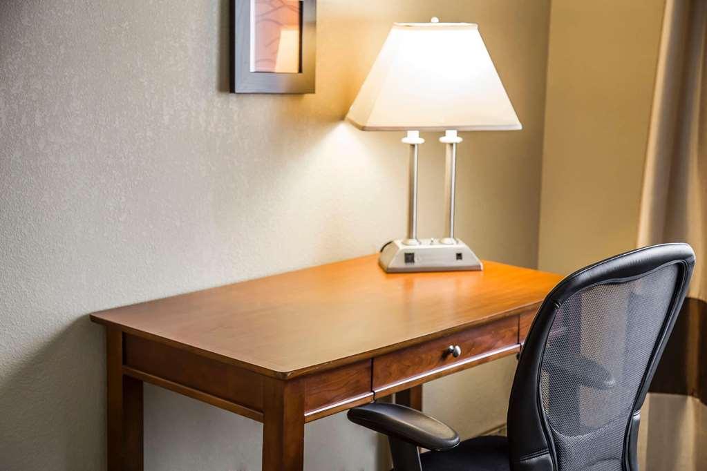 Quality Inn & Suites Μπράντφορντ Δωμάτιο φωτογραφία